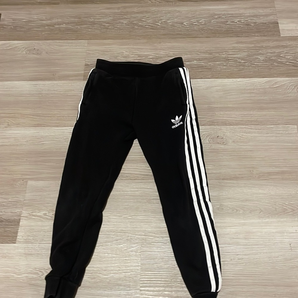 to small for my daughter. good condition and very cute sweatpants